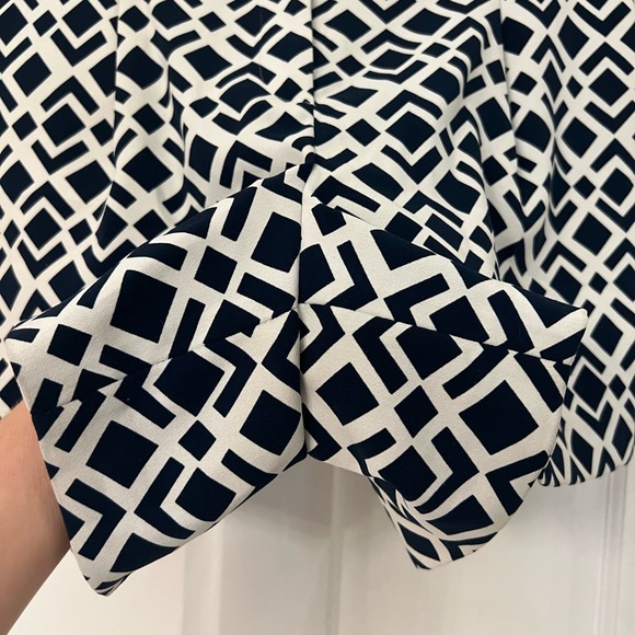 Ann Taylor Blue and White Patterned High Waisted Shorts Size 8 - Picture 8 of 8